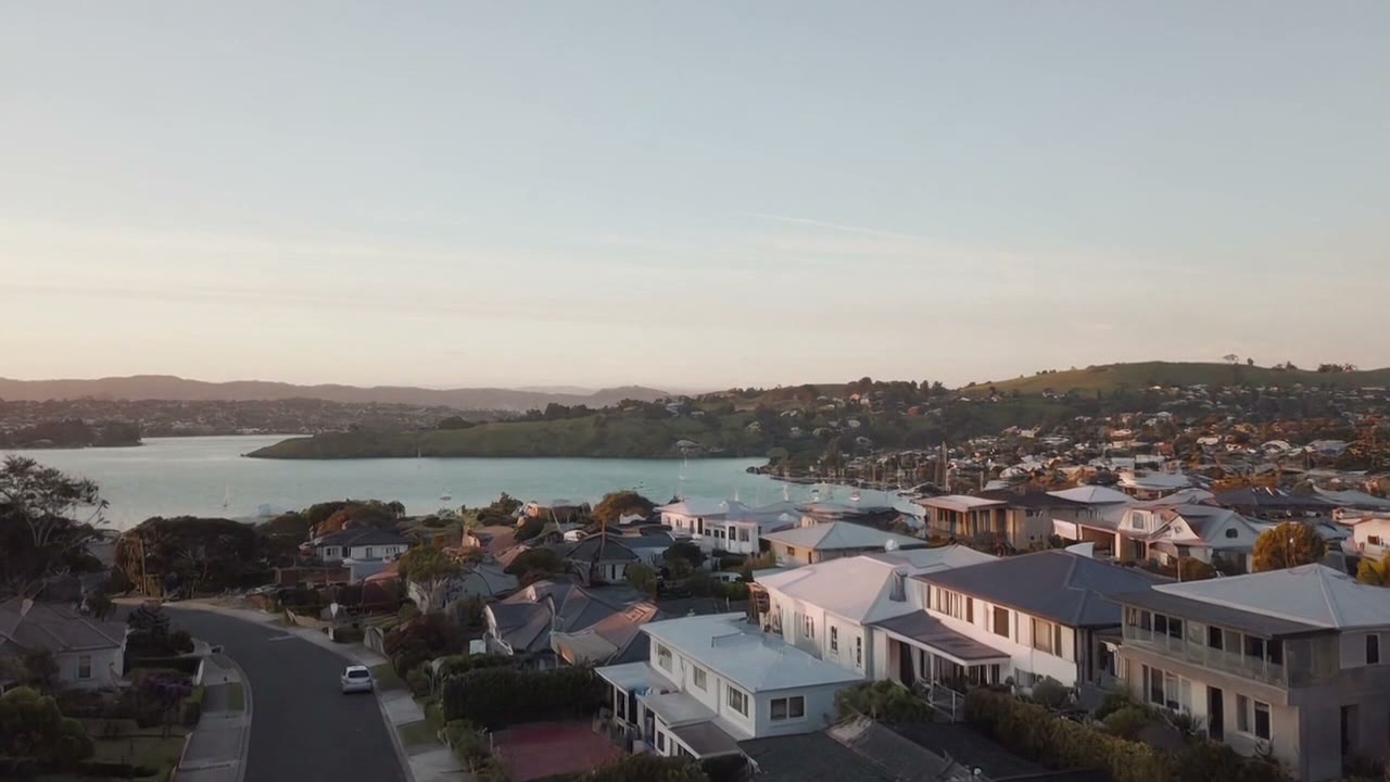 Cross-lease vs freehold vs unit title in NZ — realistic NZ property scene