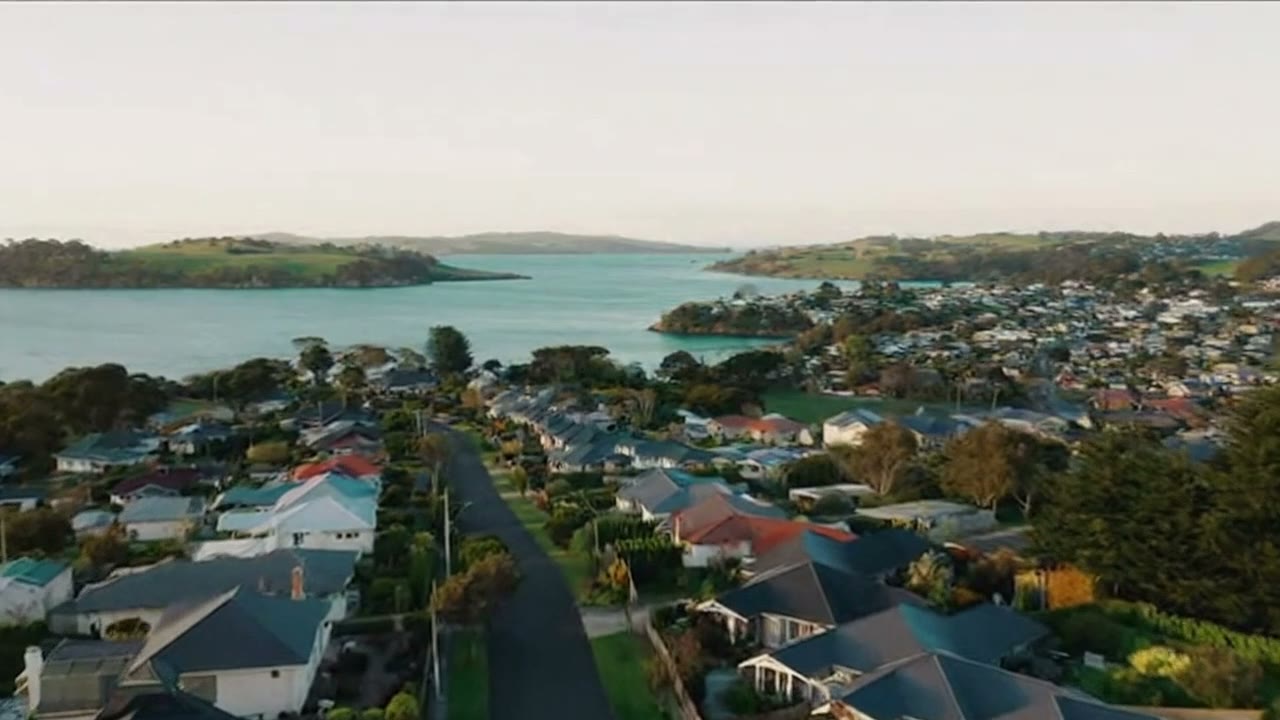 Freehold vs cross-lease vs unit title in NZ — realistic NZ property scene